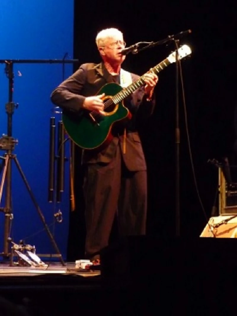 Bruce Cockburn - Old Town School of Folk Music, Chicago, 22/5/2011