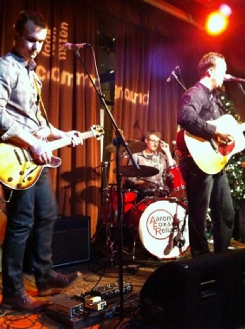 Aaron Fox and the Reliables - Uncommon Ground, Chicago, 23/12/2011